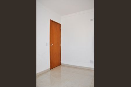 Casa à venda com 180m², 4 quartos e 4 vagasDetalhe - Quarto 03 com Suíte