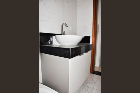 Casa à venda com 180m², 4 quartos e 4 vagasDetalhe - Suíte