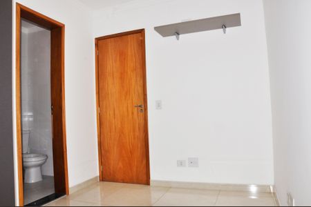 Casa à venda com 180m², 4 quartos e 4 vagasDetalhe - Quarto 02 com Suíte
