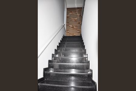 Casa à venda com 180m², 4 quartos e 4 vagasDetalhe - Escada Quartos