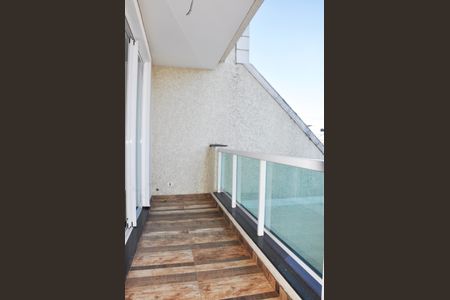 Casa à venda com 180m², 4 quartos e 4 vagasDetalhe - Varanda da Sala