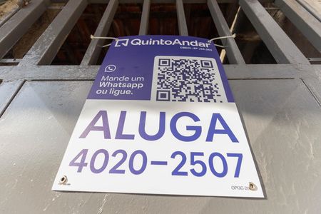 Casa para alugar com 80m², 2 quartos e sem vagaFachada e Plaquinha