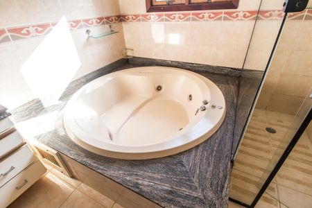 Casa de condomínio à venda com 540m², 4 quartos e 6 vagas Casa de condomínio à venda com 540m², 4 quartos e 6 vagasBanheiro da Suíte 4