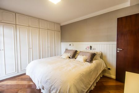 Casa de condomínio à venda com 540m², 4 quartos e 6 vagas Casa de condomínio à venda com 540m², 4 quartos e 6 vagasSuíte 1