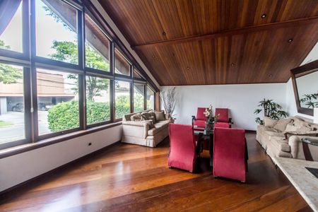 Casa de condomínio à venda com 540m², 4 quartos e 6 vagas Casa de condomínio à venda com 540m², 4 quartos e 6 vagasSala