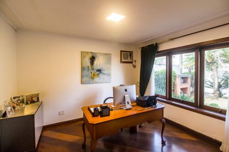 Casa de condomínio à venda com 540m², 4 quartos e 6 vagas Casa de condomínio à venda com 540m², 4 quartos e 6 vagasEscritório