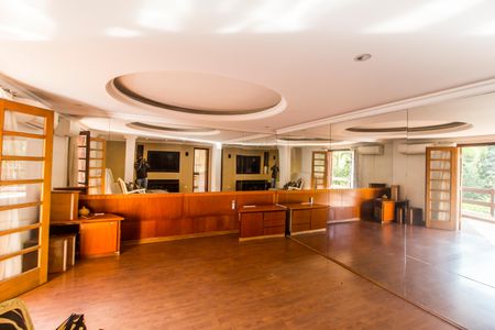 Casa de condomínio à venda com 540m², 4 quartos e 6 vagas Casa de condomínio à venda com 540m², 4 quartos e 6 vagasSuíte 4