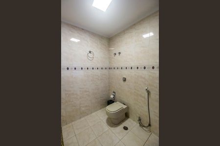 Casa de condomínio à venda com 540m², 4 quartos e 6 vagas Casa de condomínio à venda com 540m², 4 quartos e 6 vagasBanheiro da Suíte 1