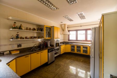 Casa de condomínio à venda com 540m², 4 quartos e 6 vagas Casa de condomínio à venda com 540m², 4 quartos e 6 vagasCozinha