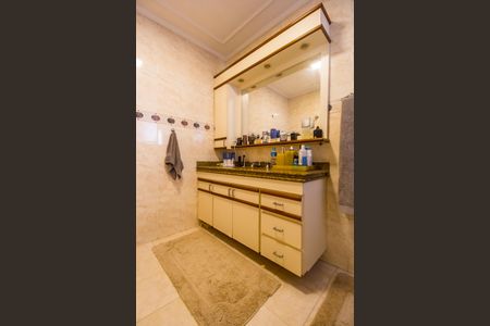 Casa de condomínio à venda com 540m², 4 quartos e 6 vagas Casa de condomínio à venda com 540m², 4 quartos e 6 vagasBanheiro da Suíte 1