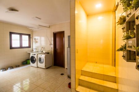 Casa de condomínio à venda com 540m², 4 quartos e 6 vagas Casa de condomínio à venda com 540m², 4 quartos e 6 vagasÁrea de Serviço