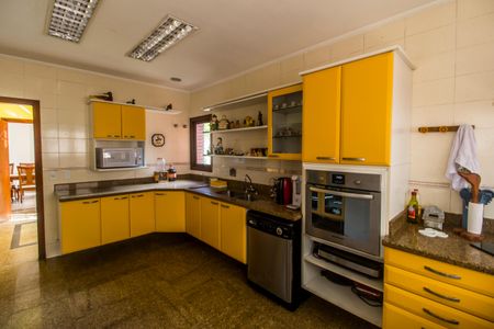 Casa de condomínio à venda com 540m², 4 quartos e 6 vagas Casa de condomínio à venda com 540m², 4 quartos e 6 vagasCozinha