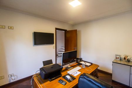 Casa de condomínio à venda com 540m², 4 quartos e 6 vagas Casa de condomínio à venda com 540m², 4 quartos e 6 vagasEscritório