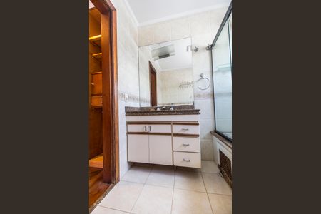 Casa de condomínio à venda com 540m², 4 quartos e 6 vagas Casa de condomínio à venda com 540m², 4 quartos e 6 vagasBanheiro da Suíte 3