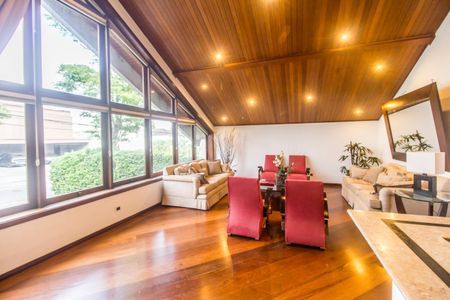 Casa de condomínio à venda com 540m², 4 quartos e 6 vagas Casa de condomínio à venda com 540m², 4 quartos e 6 vagasSala