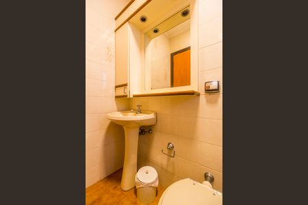 Casa de condomínio à venda com 540m², 4 quartos e 6 vagas Casa de condomínio à venda com 540m², 4 quartos e 6 vagasBanheiro de Serviço