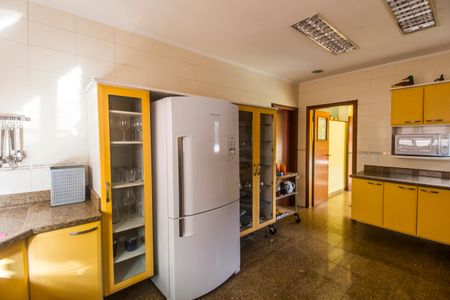 Casa de condomínio à venda com 540m², 4 quartos e 6 vagas Casa de condomínio à venda com 540m², 4 quartos e 6 vagasCozinha