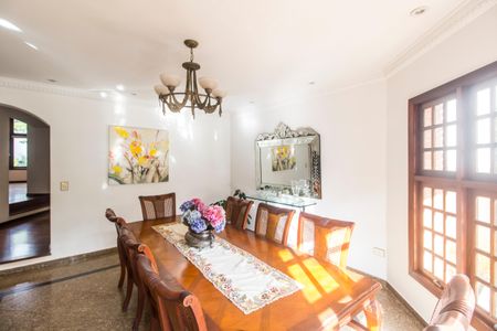 Casa de condomínio à venda com 540m², 4 quartos e 6 vagas Casa de condomínio à venda com 540m², 4 quartos e 6 vagasSala de Jantar