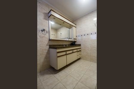 Casa de condomínio à venda com 540m², 4 quartos e 6 vagas Casa de condomínio à venda com 540m², 4 quartos e 6 vagasBanheiro da Suíte 1