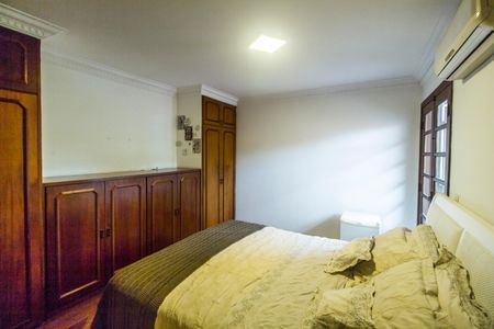 Casa de condomínio à venda com 540m², 4 quartos e 6 vagas Casa de condomínio à venda com 540m², 4 quartos e 6 vagasSuíte 2