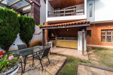 Casa de condomínio à venda com 540m², 4 quartos e 6 vagas Casa de condomínio à venda com 540m², 4 quartos e 6 vagasÁrea comum