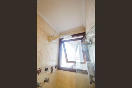 Casa de condomínio à venda com 540m², 4 quartos e 6 vagas Casa de condomínio à venda com 540m², 4 quartos e 6 vagasBanheiro da Suíte 1