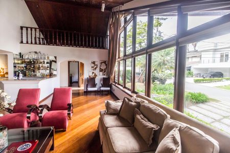 Casa de condomínio à venda com 540m², 4 quartos e 6 vagas Casa de condomínio à venda com 540m², 4 quartos e 6 vagasSala