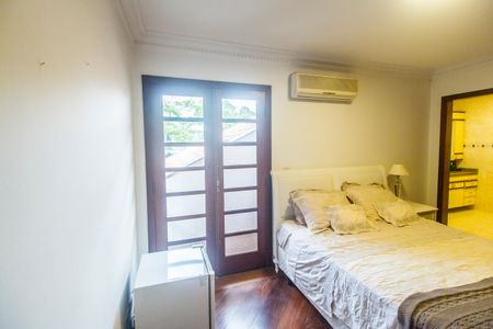 Casa de condomínio à venda com 540m², 4 quartos e 6 vagas Casa de condomínio à venda com 540m², 4 quartos e 6 vagasSuíte 2