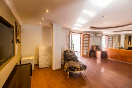 Casa de condomínio à venda com 540m², 4 quartos e 6 vagas Casa de condomínio à venda com 540m², 4 quartos e 6 vagasSuíte 4