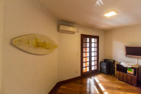 Casa de condomínio à venda com 540m², 4 quartos e 6 vagas Casa de condomínio à venda com 540m², 4 quartos e 6 vagasSuíte 3