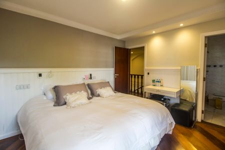 Casa de condomínio à venda com 540m², 4 quartos e 6 vagas Casa de condomínio à venda com 540m², 4 quartos e 6 vagasSuíte 1