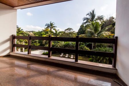 Casa de condomínio à venda com 540m², 4 quartos e 6 vagas Casa de condomínio à venda com 540m², 4 quartos e 6 vagasVaranda