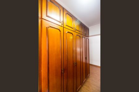 Casa de condomínio à venda com 540m², 4 quartos e 6 vagas Casa de condomínio à venda com 540m², 4 quartos e 6 vagasCloset da suíte 4