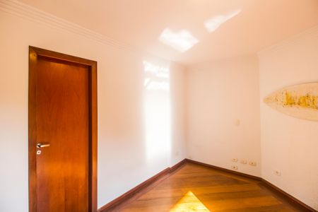 Casa de condomínio à venda com 540m², 4 quartos e 6 vagas Casa de condomínio à venda com 540m², 4 quartos e 6 vagasSuíte 3