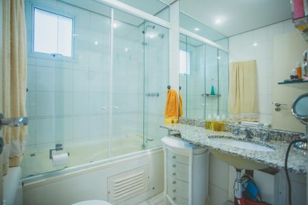 Apartamento à venda com 113m², 3 quartos e 3 vagas Apartamento à venda com 113m², 3 quartos e 3 vagasBanheiro da Suíte