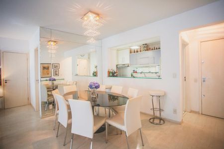 Apartamento à venda com 113m², 3 quartos e 3 vagas Apartamento à venda com 113m², 3 quartos e 3 vagasSala de Jantar
