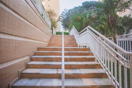 Apartamento à venda com 113m², 3 quartos e 3 vagas Apartamento à venda com 113m², 3 quartos e 3 vagasEscadas