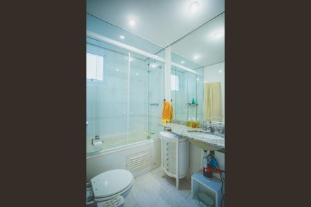 Apartamento à venda com 113m², 3 quartos e 3 vagas Apartamento à venda com 113m², 3 quartos e 3 vagasBanheiro da Suíte