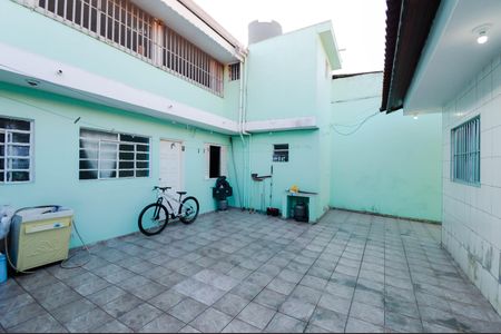 Casa à venda com 250m², 2 quartos e 4 vagas Casa à venda com 250m², 2 quartos e 4 vagasQuintal