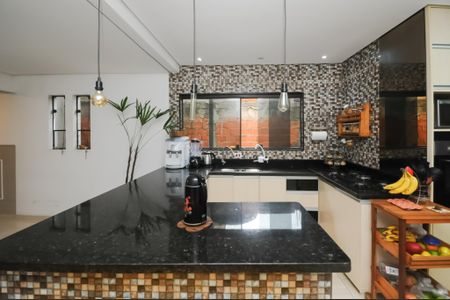 Casa à venda com 130m², 5 quartos e 2 vagas Casa à venda com 130m², 5 quartos e 2 vagasCozinha