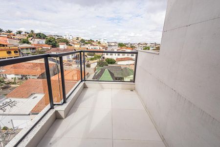 Apartamento à venda com 180m², 3 quartos e 4 vagas Apartamento à venda com 180m², 3 quartos e 4 vagasVaranda