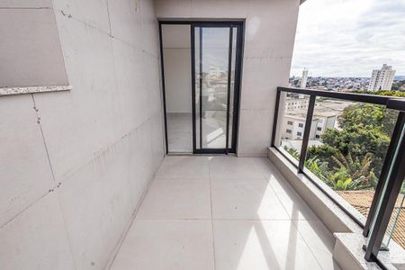 Apartamento à venda com 180m², 3 quartos e 4 vagas Apartamento à venda com 180m², 3 quartos e 4 vagasVaranda