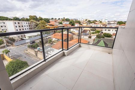 Apartamento à venda com 180m², 3 quartos e 4 vagas Apartamento à venda com 180m², 3 quartos e 4 vagasVaranda