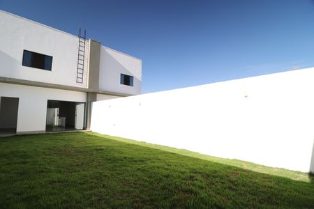 Casa para alugar com 85m², 2 quartos e 3 vagasQuintal