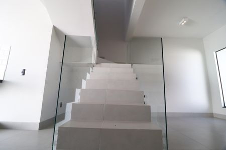 Casa para alugar com 85m², 2 quartos e 3 vagasEscada