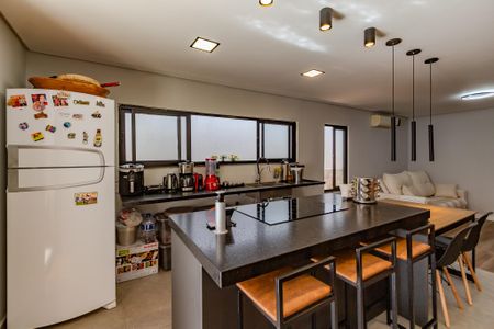 Casa à venda com 170m², 2 quartos e 2 vagasSala/Cozinha