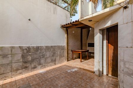 Casa à venda com 170m², 2 quartos e 2 vagasQuintal