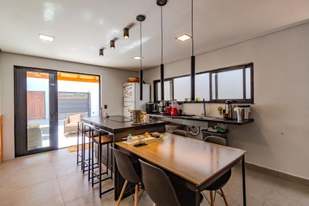 Casa à venda com 170m², 2 quartos e 2 vagasSala/Cozinha