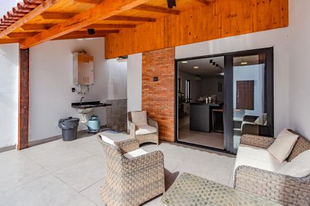 Casa à venda com 170m², 2 quartos e 2 vagasQuintal