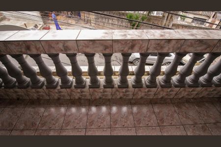 Casa à venda com 250m², 4 quartos e 1 vaga Casa à venda com 250m², 4 quartos e 1 vagaVaranda